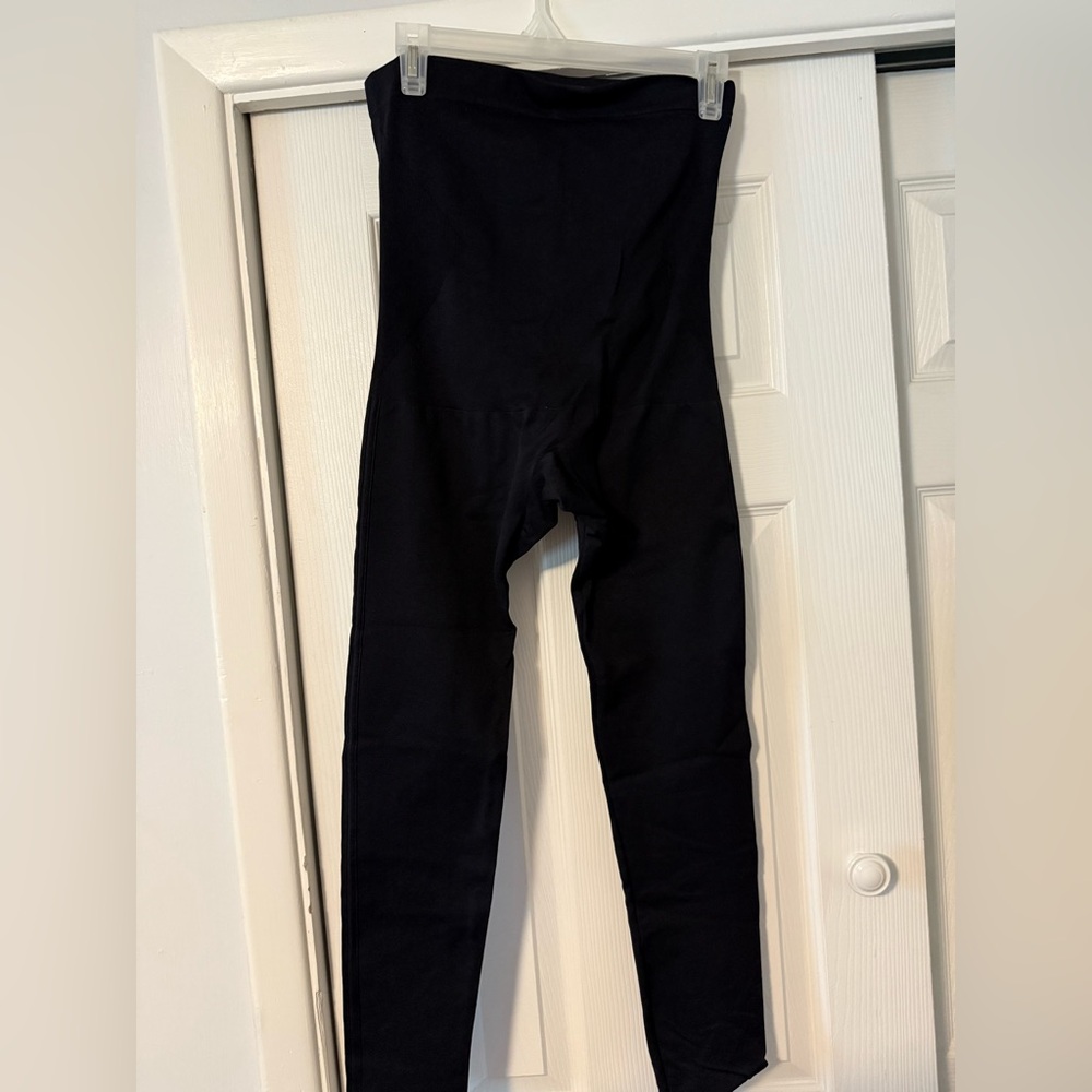 Underoutfit -Black High-Waisted Leggings